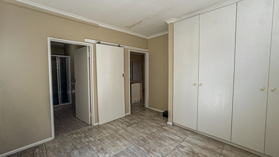 8 Bedroom Property for Sale in Middedorp Western Cape